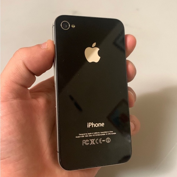 Apple iPhone 4S 16GB in Black for Unlocked - Picture 7 of 10